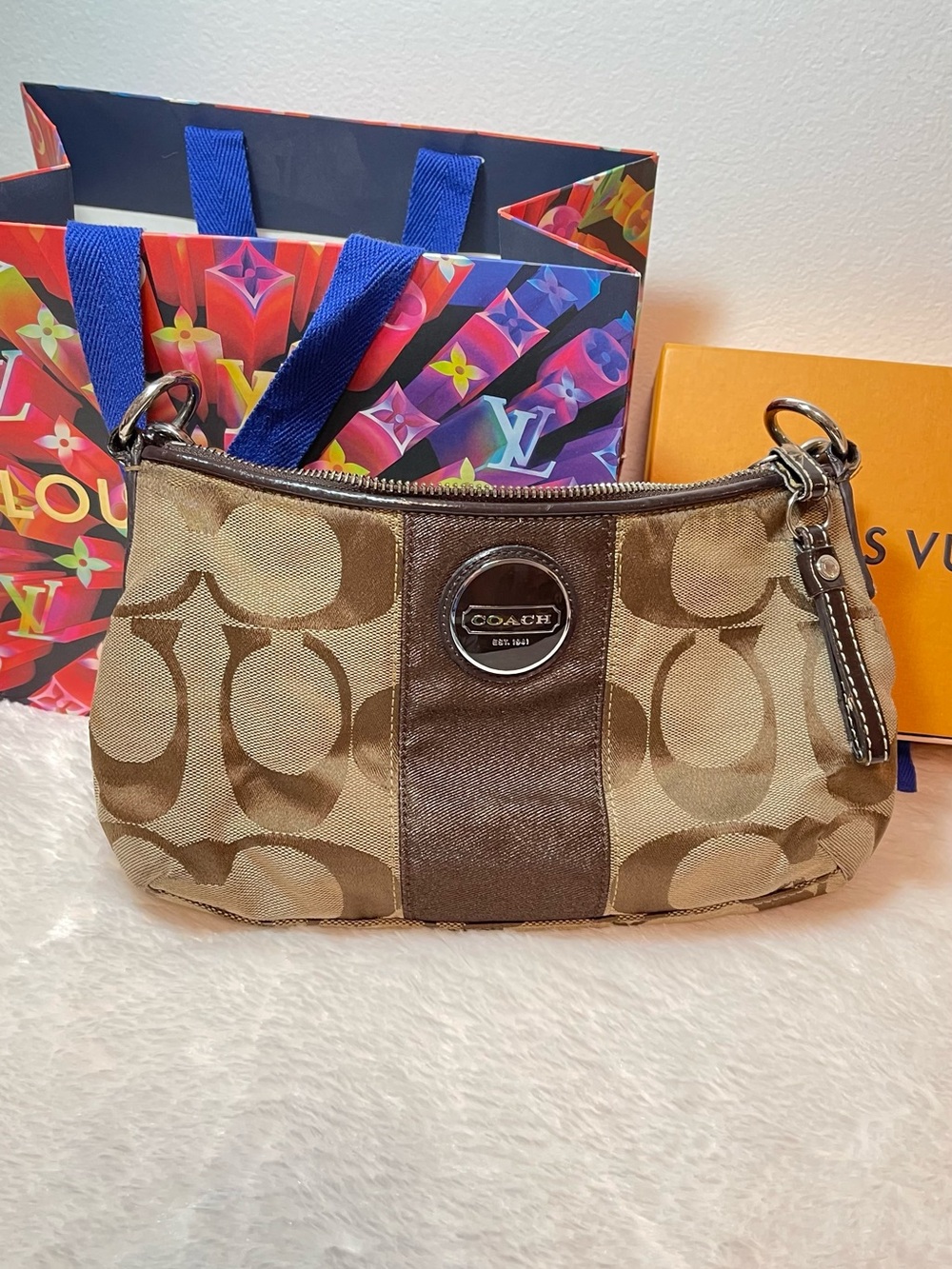 Coach Authentic pochette Brown Signature Canvas Shoulder Bag